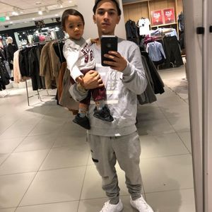 Meet your Posher, Efrain